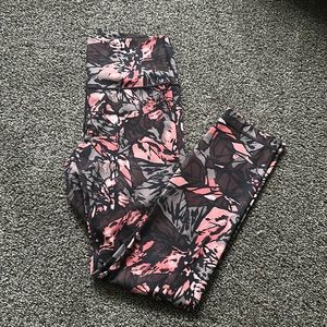 Lululemon Wunderunder Size 6 Retired pattern